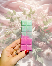 Load image into Gallery viewer, Mistletoe & Flowers Snapbar