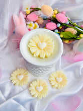 Load image into Gallery viewer, Daffodil & Vanilla Flower 'Sunflower'