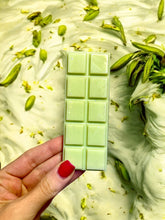 Load image into Gallery viewer, Pistachio Gelato (Kayali) Snapbar