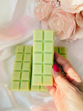 Load image into Gallery viewer, Pistachio Gelato (Kayali) Snapbar