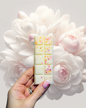 Load image into Gallery viewer, Fresh Tuberose & White Wings Of Peony Snapbar
