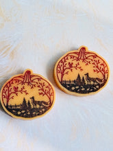 Load image into Gallery viewer, Praline Pecan Pumpkin 'Wolf Pumpkin'