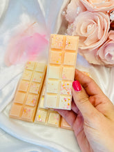 Load image into Gallery viewer, Peach Skin & Coconut Milk Snapbar