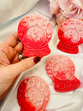 Load image into Gallery viewer, Peach Couture 'Cupid Globe'