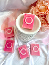 Load image into Gallery viewer, Strawberry & Lily 'Washing Machine'