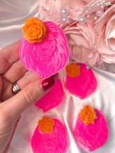 Load image into Gallery viewer, Peach Bellini 'Lion'