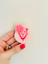 Load image into Gallery viewer, Cranberry Crush &#39;Lion&#39;
