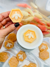 Load image into Gallery viewer, Marshmallow &amp; White Peach 'Beehives'

