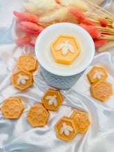 Load image into Gallery viewer, Marshmallow &amp; White Peach 'Beehives'
