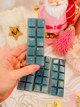 Load image into Gallery viewer, Blue Spruce &amp; Mistletoe Snapbar
