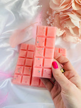 Load image into Gallery viewer, Vanilla Candy Rock Sugar (Kayali) Snapbar
