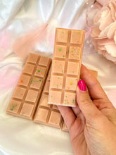 Load image into Gallery viewer, Sandalwood &amp; Jasmine Odouraze Snapbar
