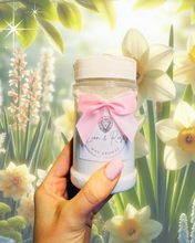 Load image into Gallery viewer, Daffodil &amp; Vanilla Flower Carpet Freshener
