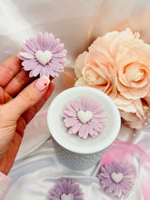 Load image into Gallery viewer, Lavender &amp; Chamomile 'Sunflower'
