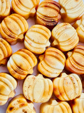 Load image into Gallery viewer, Pumpkin Cream Crumble &#39;Pumpkins&#39;
