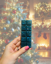 Load image into Gallery viewer, Blue Spruce &amp; Mistletoe Snapbar
