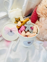 Load image into Gallery viewer, Lion &amp; Rose Pretty Pots (Cashmere &amp; Snowflakes)
