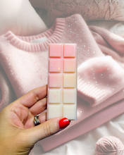 Load image into Gallery viewer, Cashmere Sweater &#39;Snapbar&#39;
