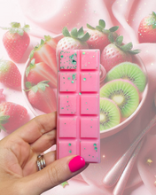 Load image into Gallery viewer, Strawberry &amp; Kiwi Snapbar
