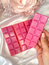 Load image into Gallery viewer, La Vie Est Belle Snapbar
