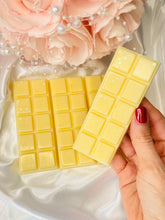 Load image into Gallery viewer, Lemon Marshmallow Buttercream Snapbar
